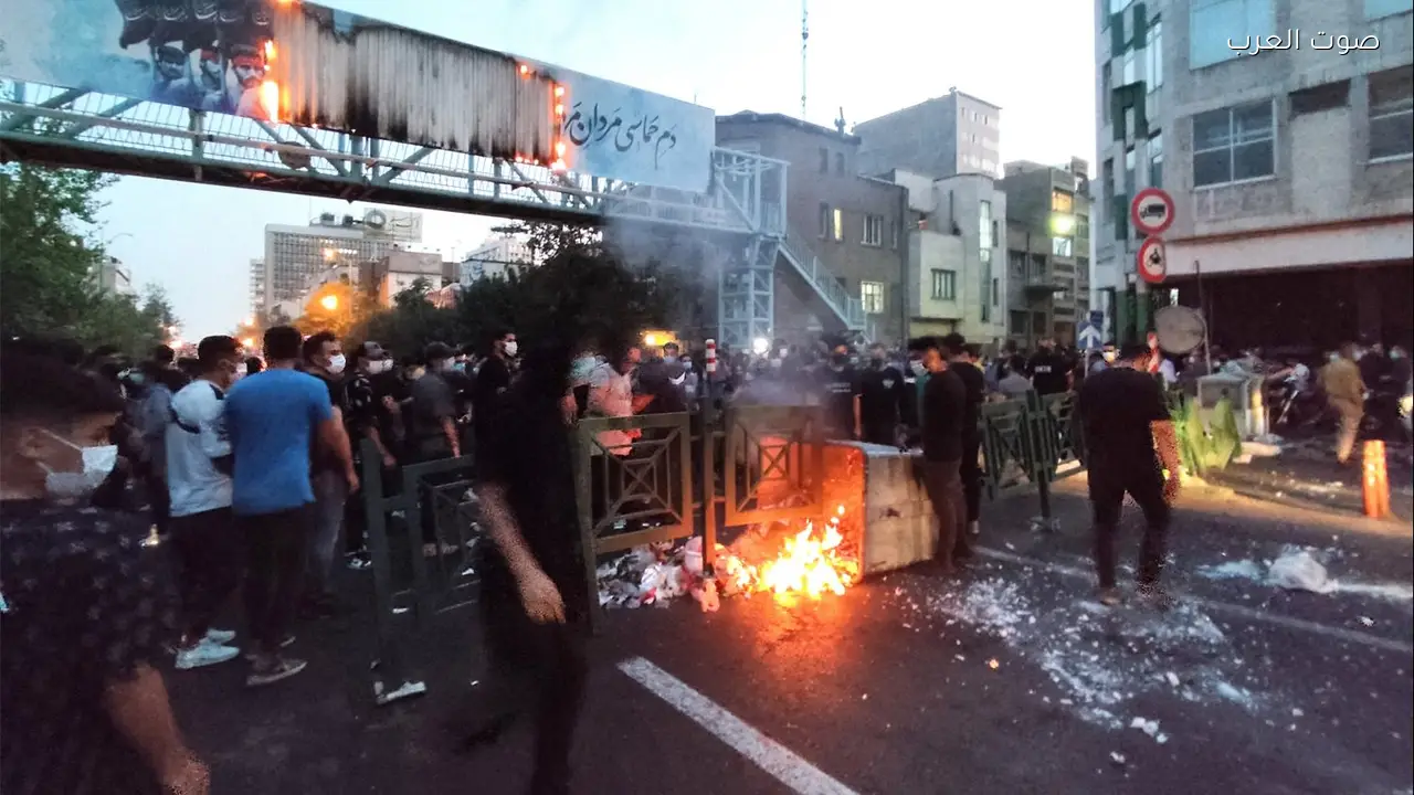 الشرطة الإيرانية تحذر: المتظاهرون الذين يستجيبون لطلبات العدو سيعتبرون أعداء