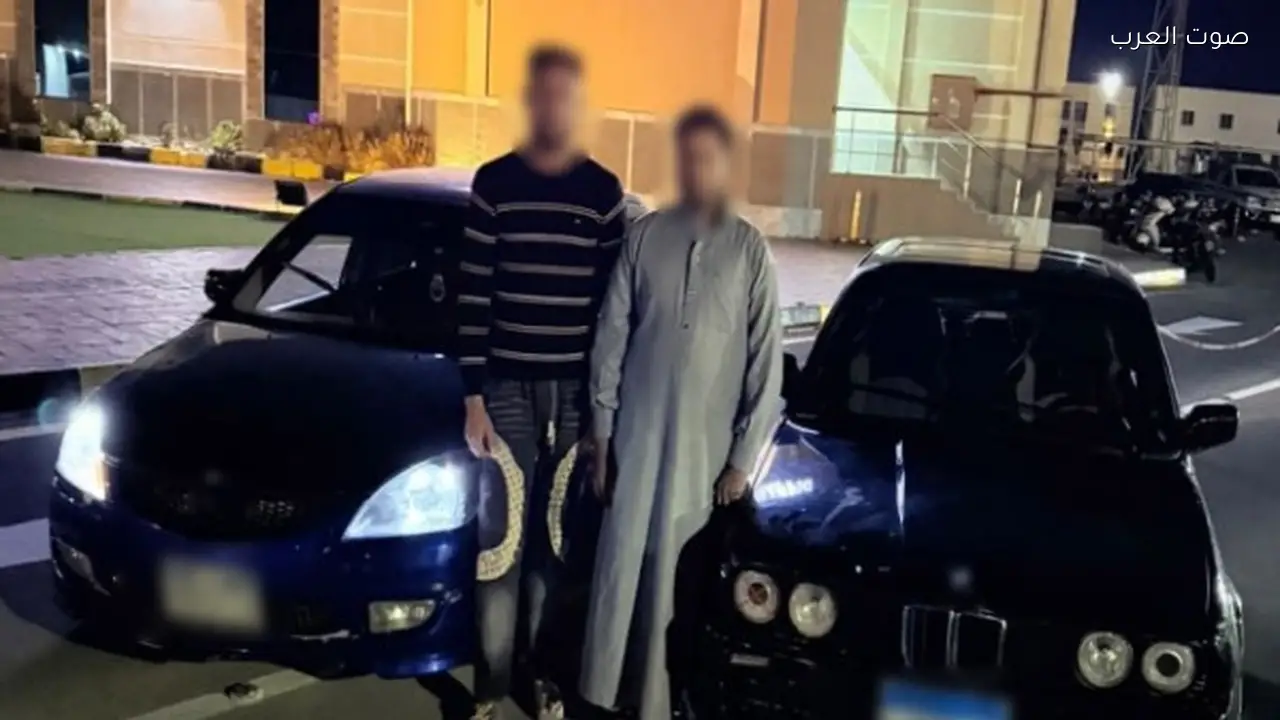 القبض على شخصين استعرضا بسياراتهما في الغردقة