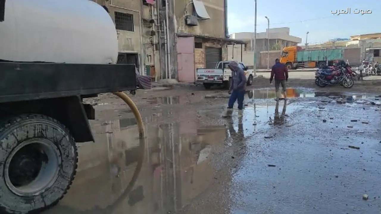 الكهرباء تحذر سكان الأدوار العليا من أعمدة الإنارة في الأمطار