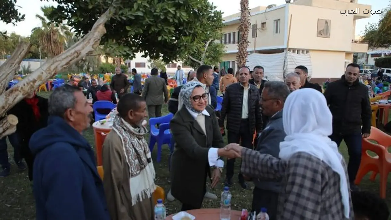 المحافظ تشارك في الإفطار الرمضاني وتجهز صيدلية الإسعاف