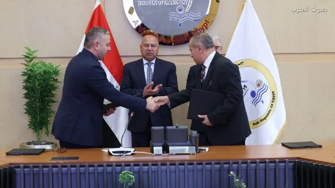 النقل توقع مذكرتي تفاهم مع موانئ مصر البحرية وقناة السويس