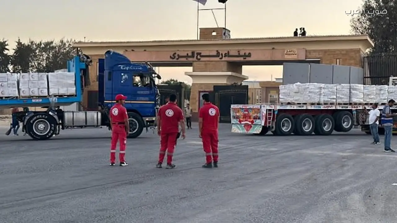 الهلال الأحمر يطلق القافلة 158 من “زاد العزة” إلى غزة