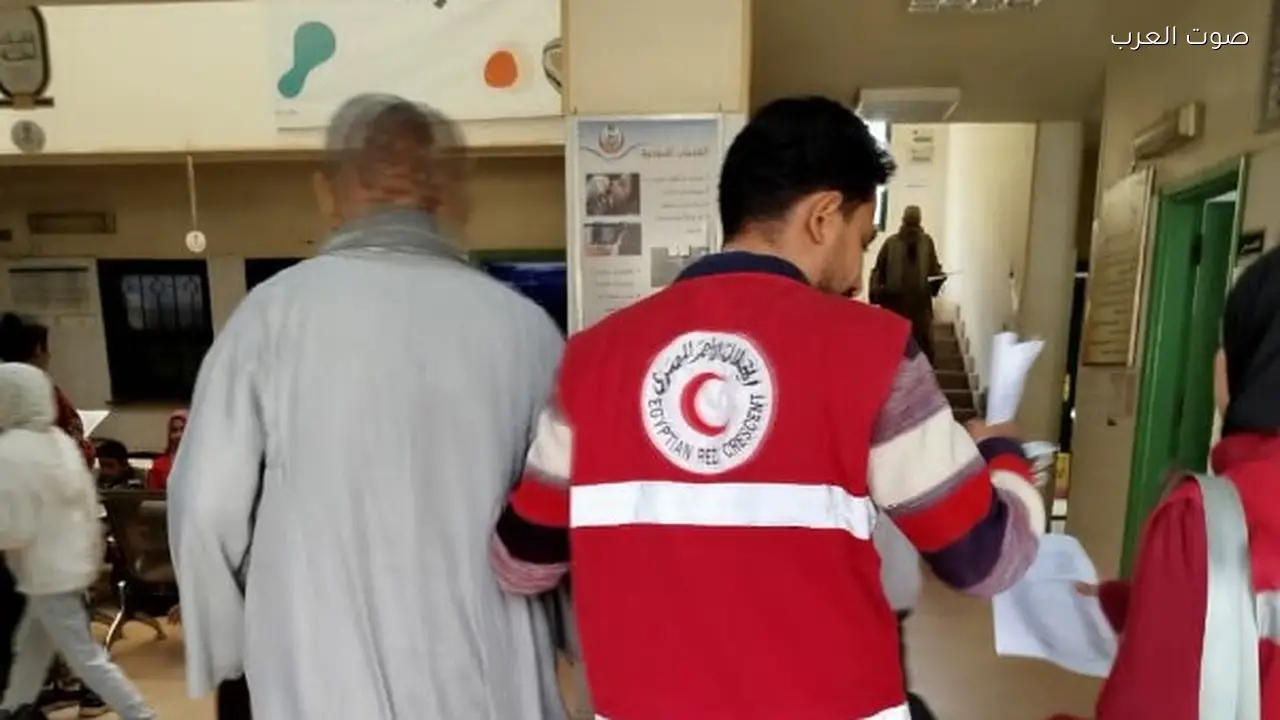 الهلال الأحمر يطلق قوافل طبية لرعاية الأهالي في 4 محافظات
