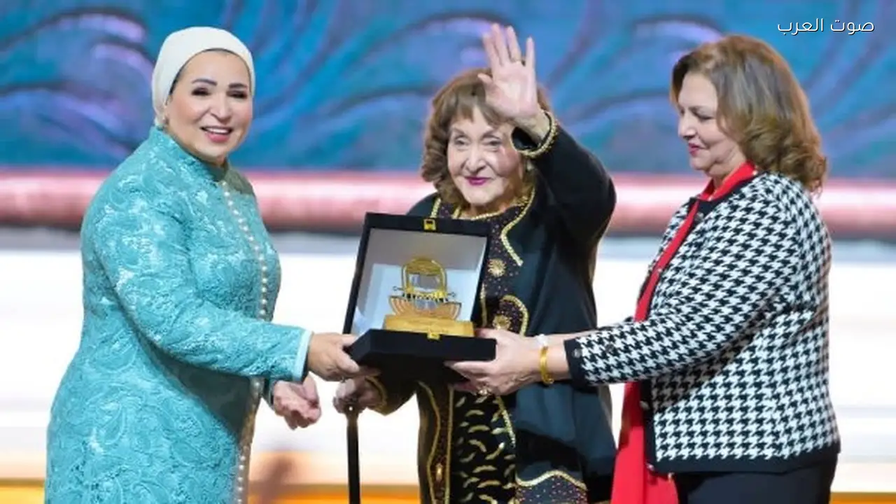 تكريم السيدة انتصار السيسي لعدد من النساء في احتفالية المرأة المصرية