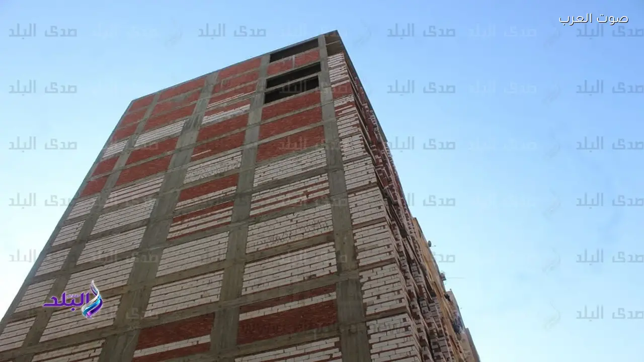 انهيار جزئي في برج سكني قيد الإنشاء بالمحلة