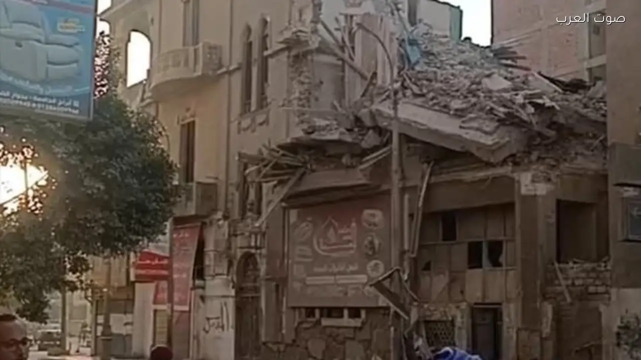 انهيار عقار قديم في ميدان بالاس بمدينة المنيا