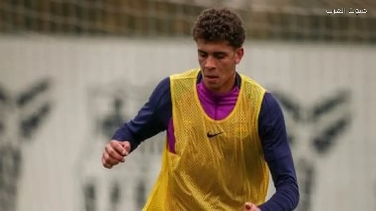 برشلونة وبيتيس في نهائي كأس إسبانيا بحضور حمزة عبد الكريم أساسيًا بث مباشر