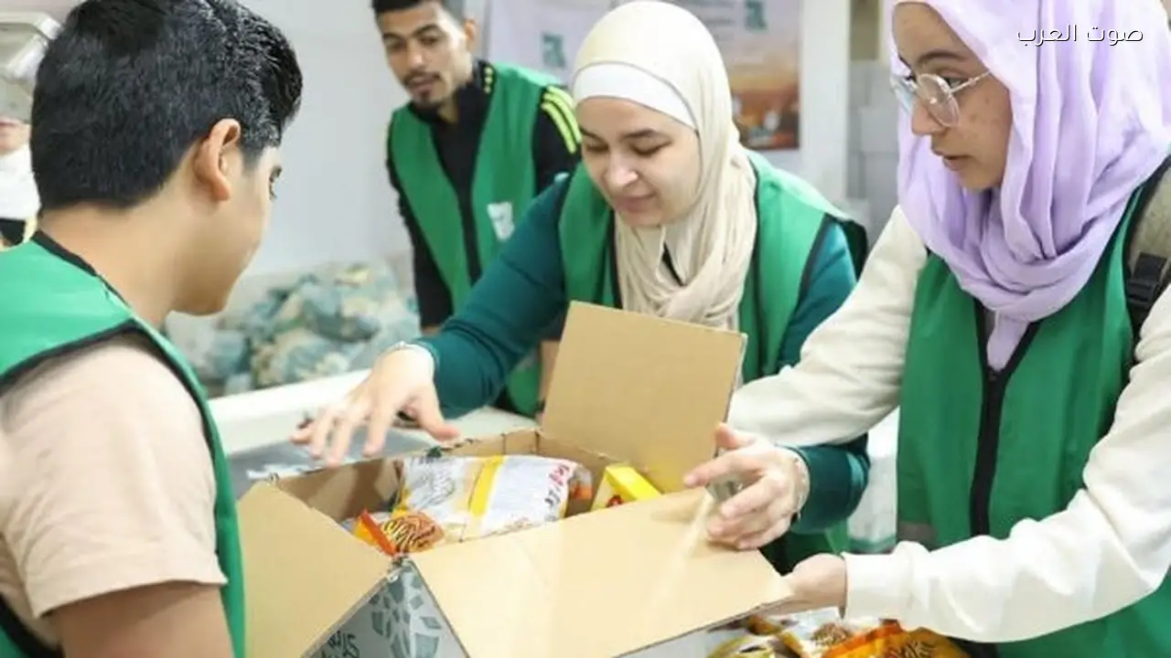 بصيرة تعزز الدمج المجتمعي للمكفوفين في تعبئة كراتين رمضان