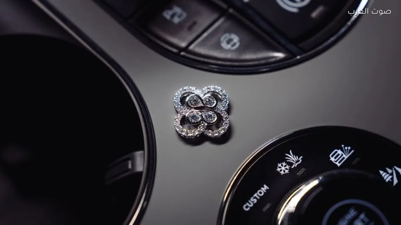 بنتلي تكشف عن سيارة فاخرة مزينة بالألماس من الداخل