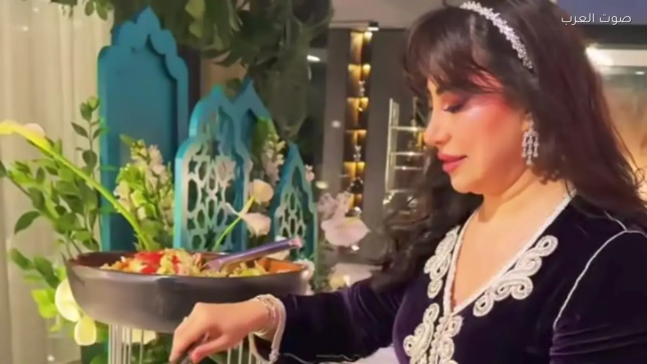 بوسي تتألق في أحدث إطلالة لها