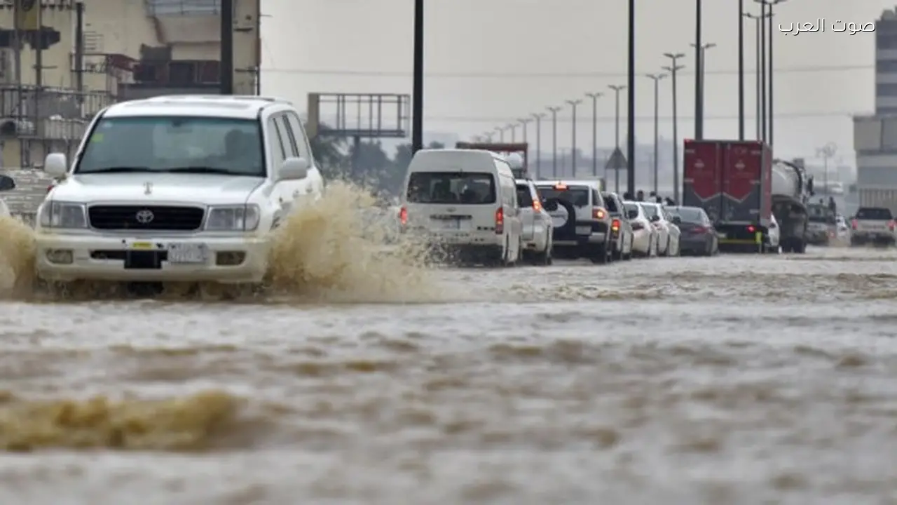 تحذير من أمطار رعدية وسيول في مناطق سعودية محددة