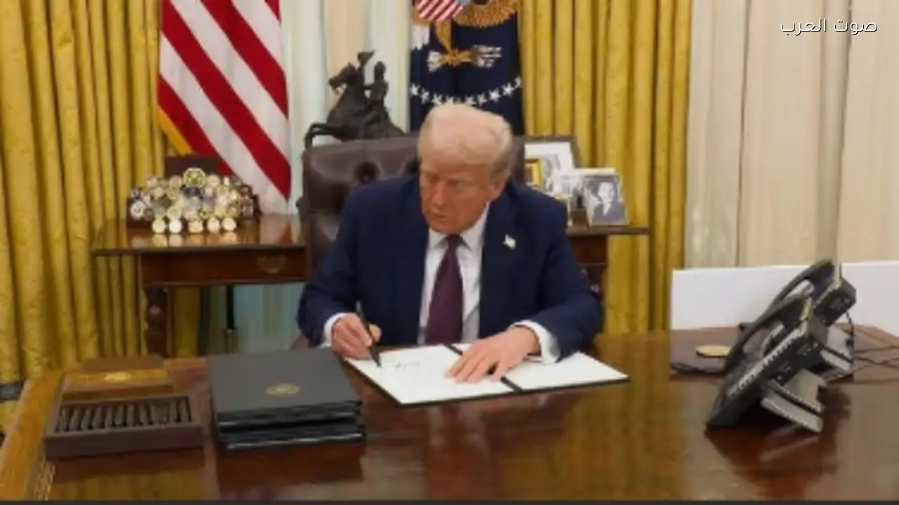 ترامب: أمريكا تتنقل بحرية داخل إيران