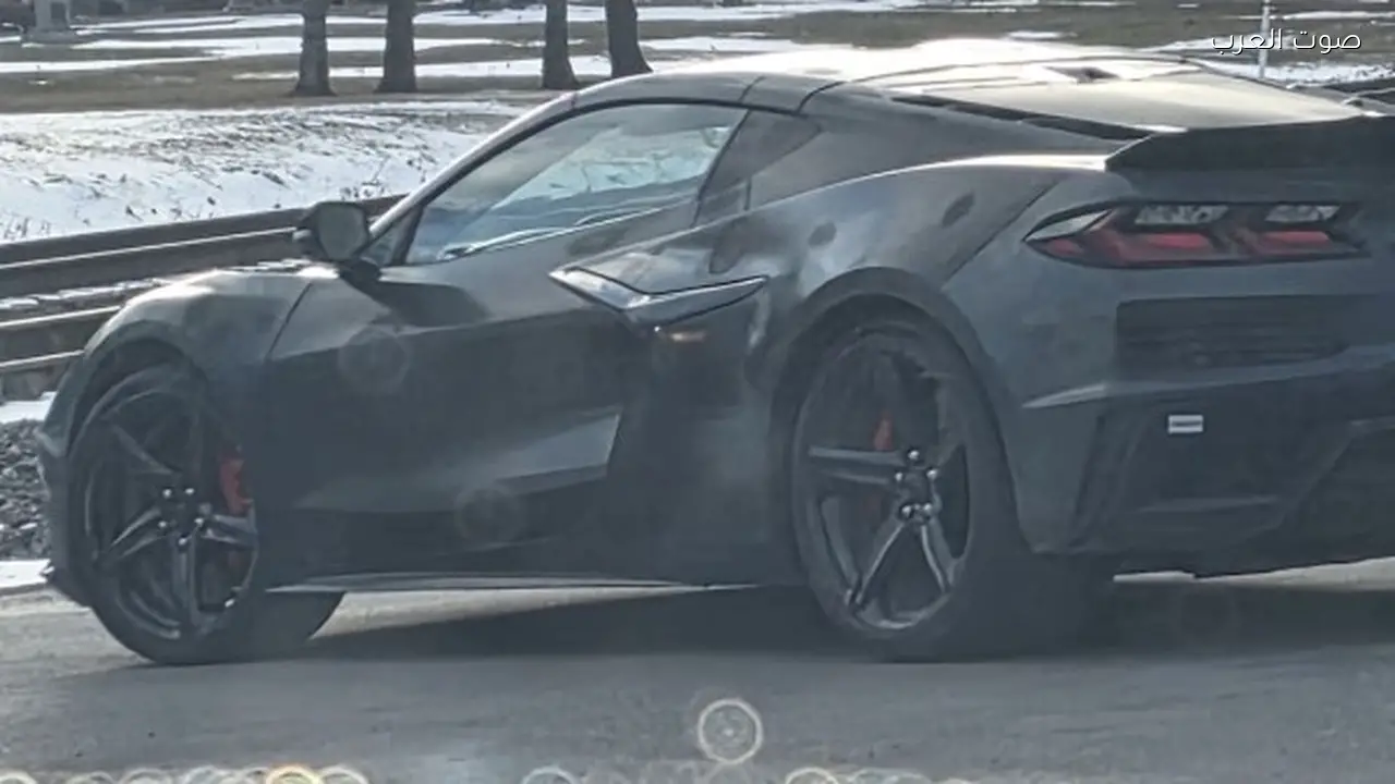 تسريب صور جديدة لسيارة كورفيت C8 بهيكل عريض