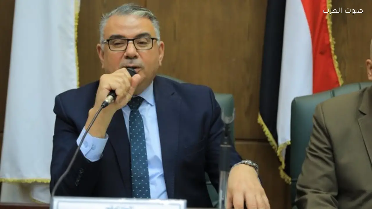 تطوير برامج كلية تجارة عين شمس لتلبية احتياجات سوق العمل