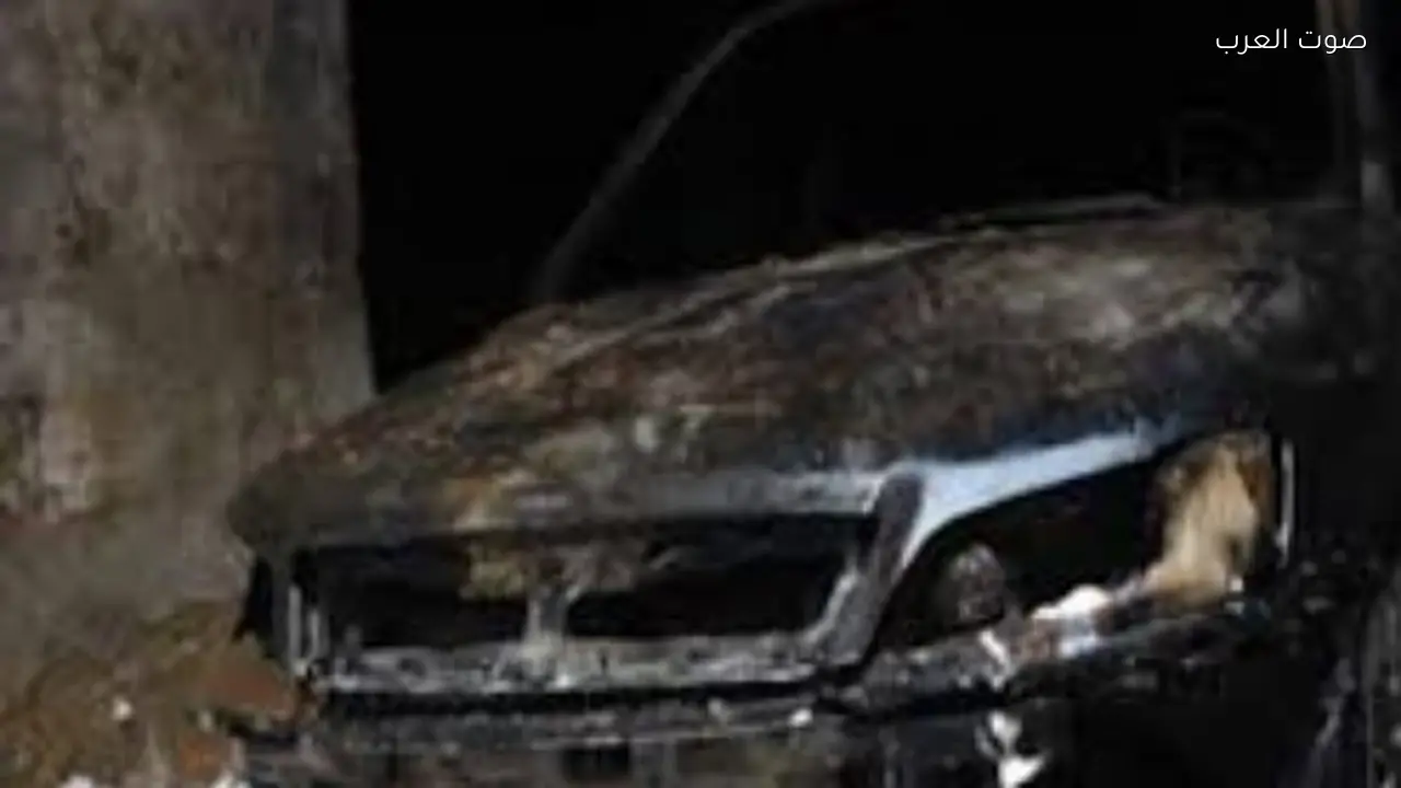 تفحم سيارة بالكامل على طريق مصر السويس
