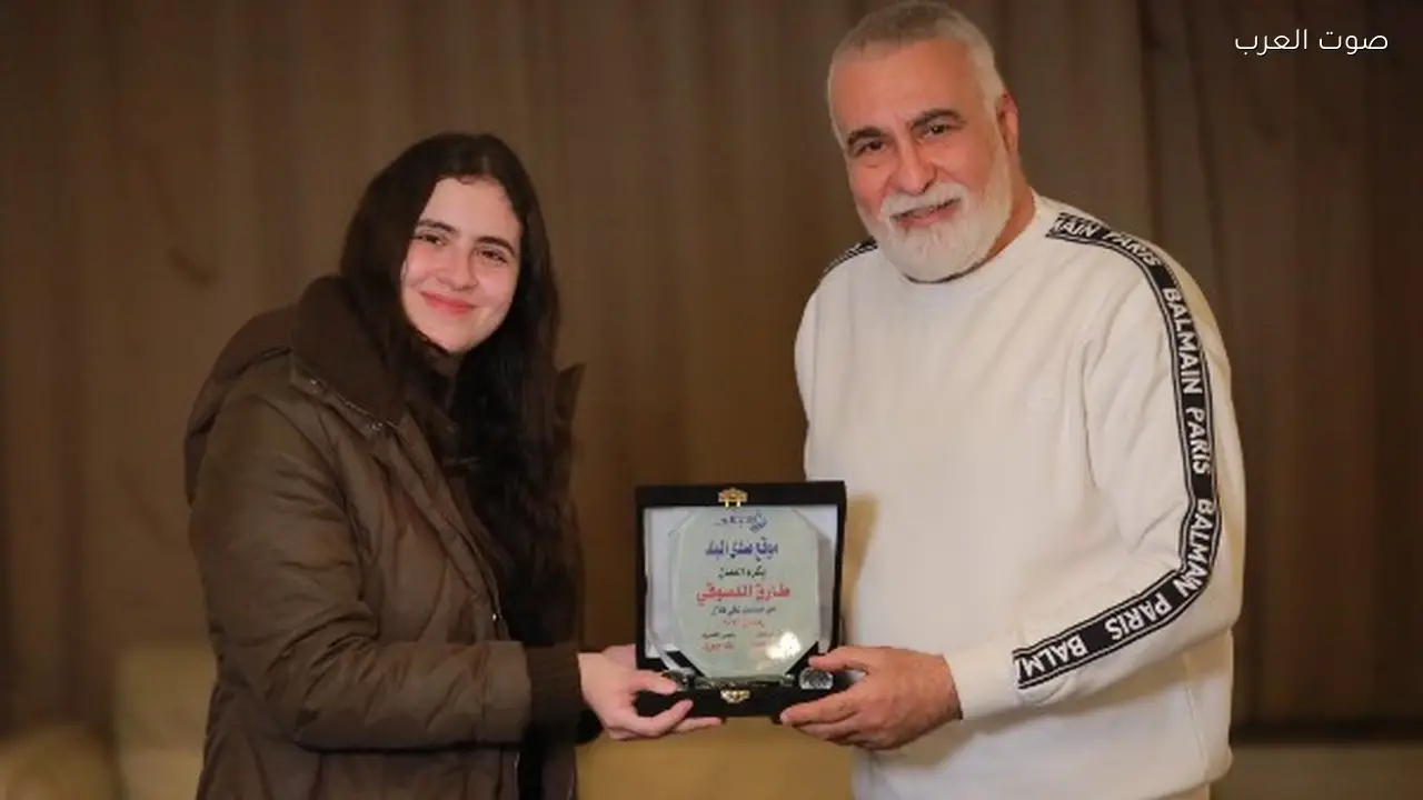 تكريم طارق الدسوقي في “صوت العرب” بعد نجاحه في “علي كلاي”