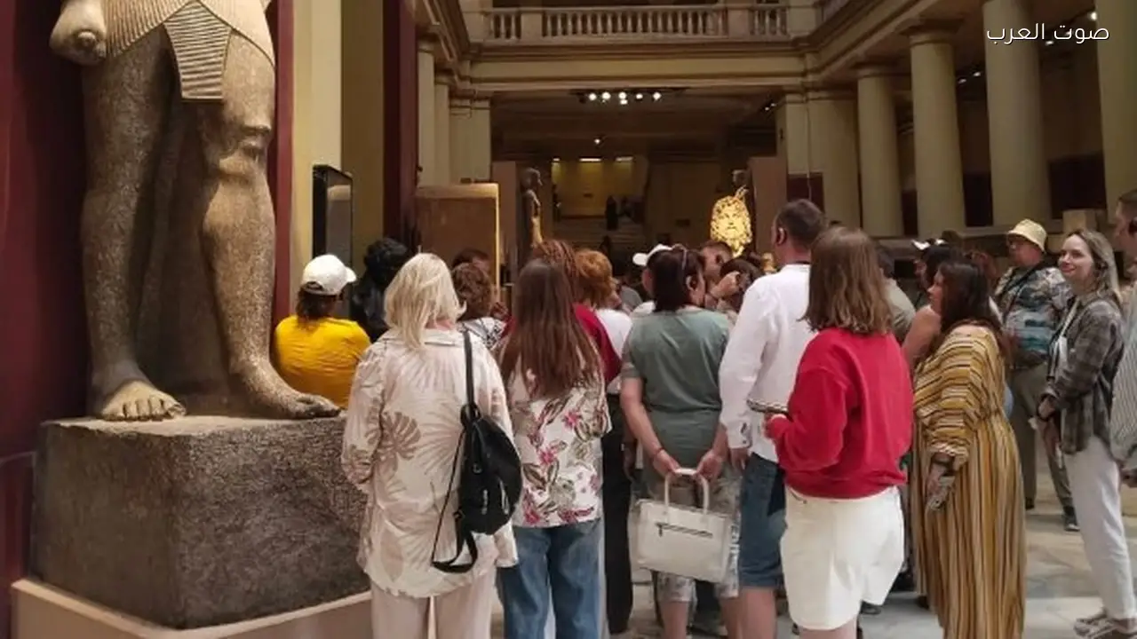 توافد زوار أجانب إلى المتحف المصري بالتحرير خلال العيد