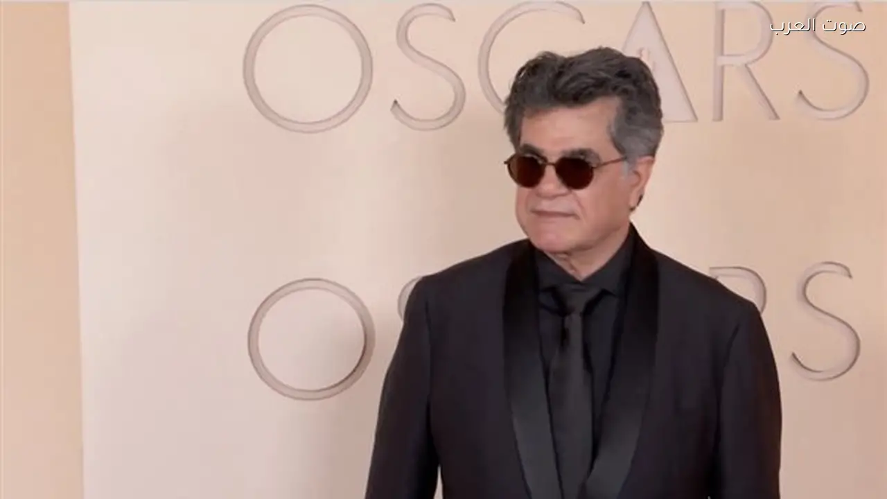 جعفر بناهي يظهر على السجادة الحمراء في حفل الأوسكار رغم الحرب