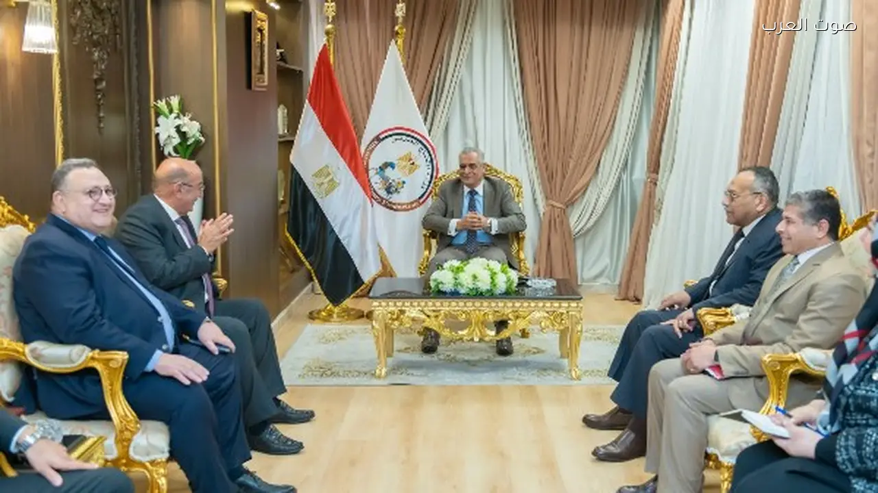 جمبلاط يستقبل وفد البنك العقاري المصري العربي لبحث سبل التعاون