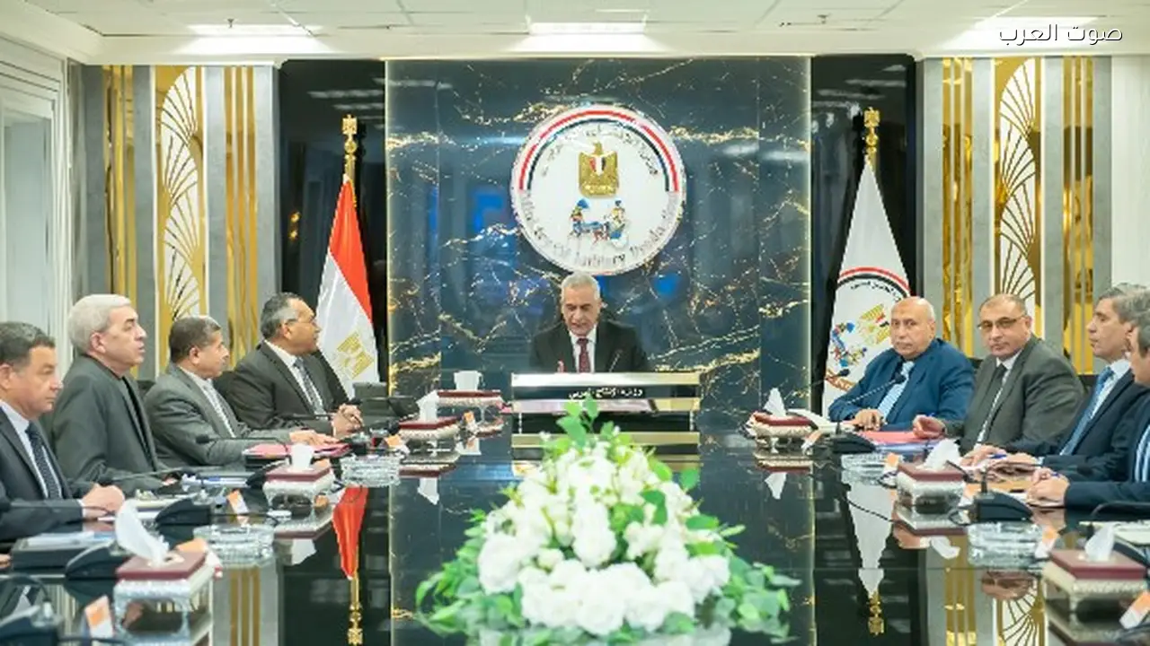 جمبلاط يطالب بترشيد استهلاك شركات الإنتاج الحربي