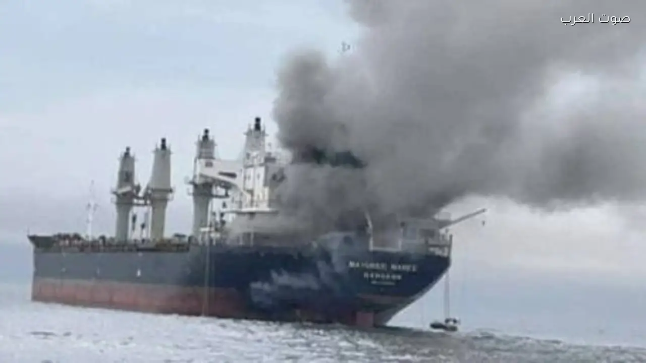 جنوح سفينة تحمل علم تايلاند في مضيق هرمز بعد ترك طاقمها