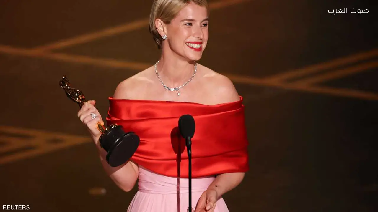 جيسي باكلي تحصد أوسكار أفضل ممثلة عن دورها في “هامنت”