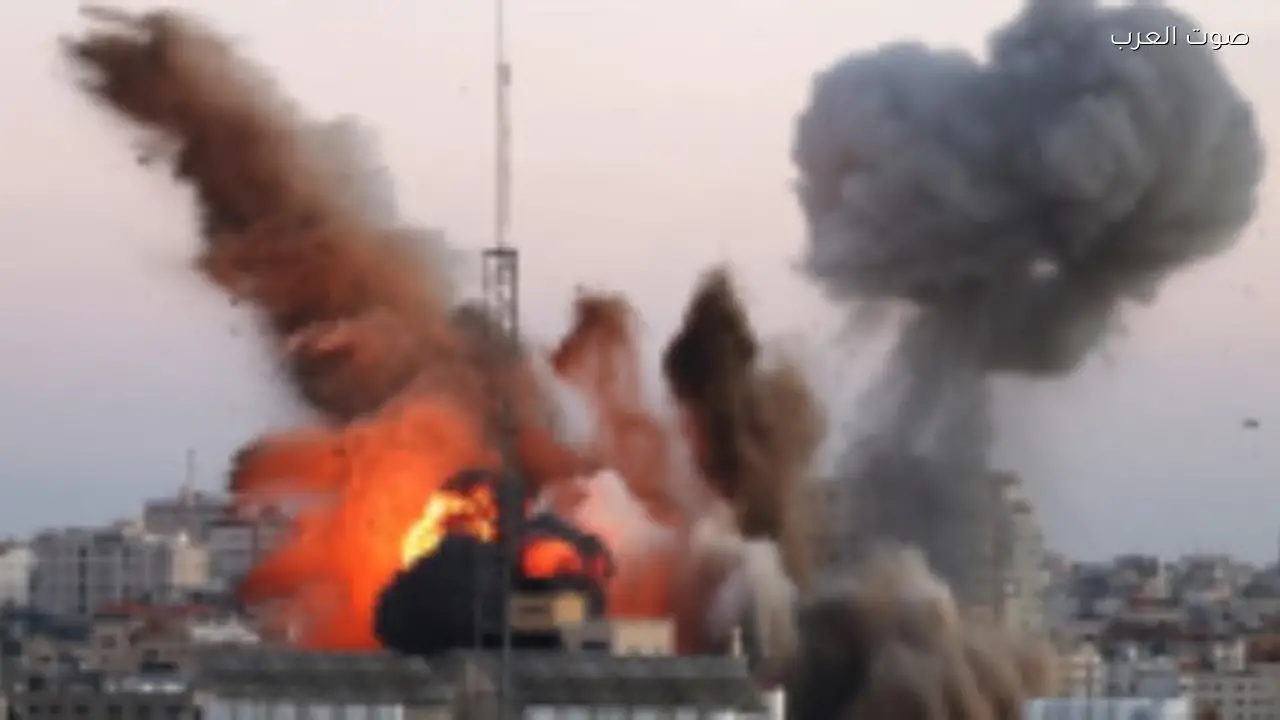 حريق في مجمع الرويس الصناعي بالإمارات نتيجة هجوم بطائرة مسيرة