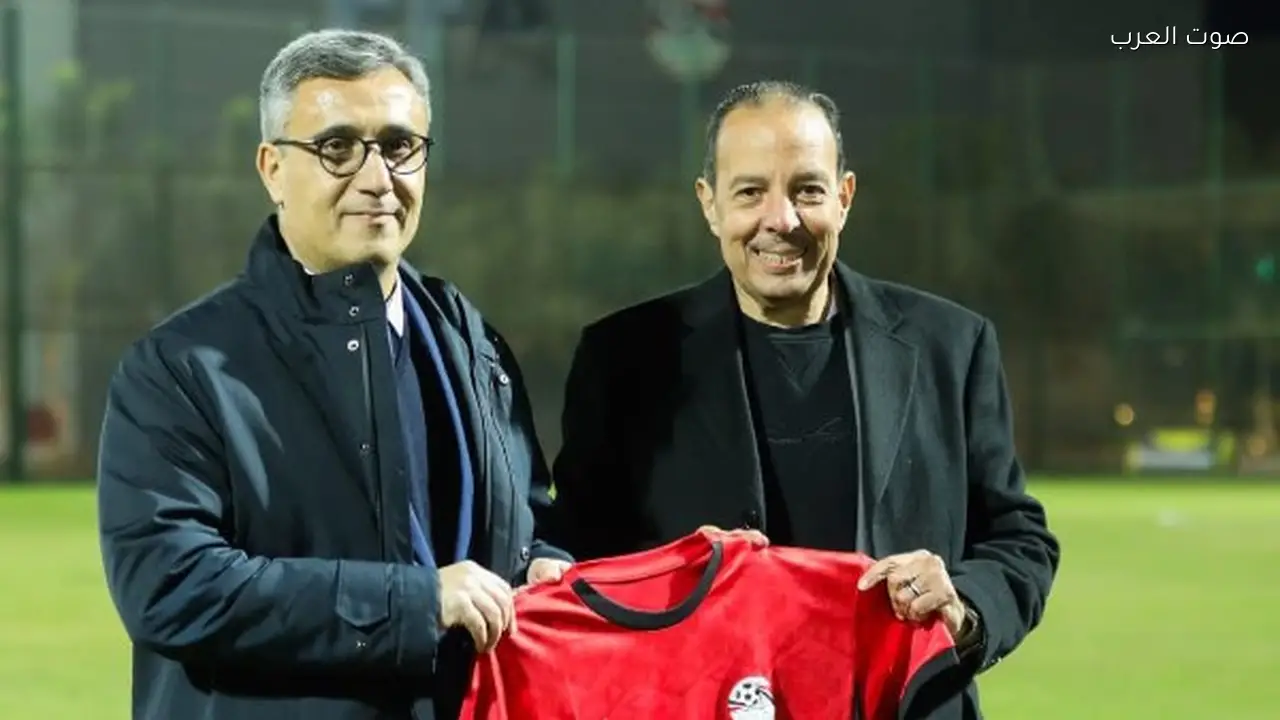 حمادة الشربيني يلتقي سفير الجزائر خلال مباراة مصر والجزائر النسائية