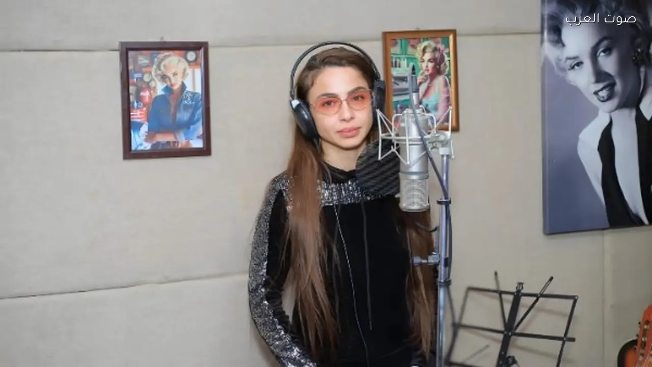 دوللي شاهين تسجل أغنية “واحشاني يامة” في ذكرى والدتها