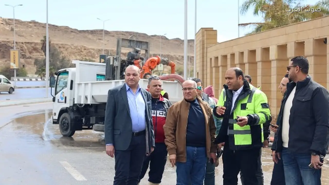 رئيس القابضة للمياه يتابع سحب مياه الأمطار في القاهرة والجيزة