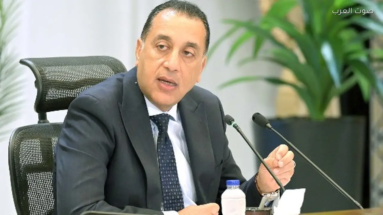 رئيس الوزراء يزور سوق العبور لتفقد الأوضاع الحالية