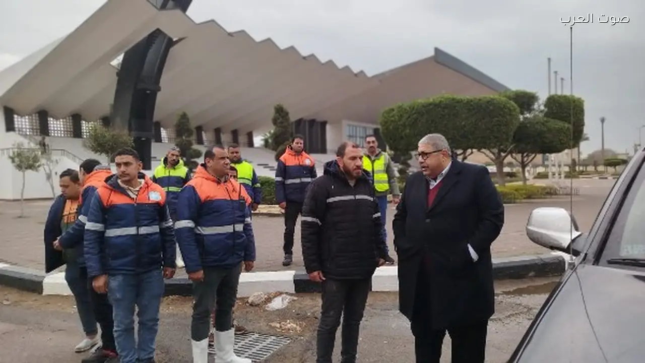 رئيس صرف صحي القاهرة الكبرى يتفقد جهود سحب مياه الأمطار