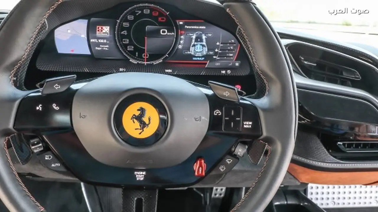 رئيس فيراري يوضح سبب عودة الأزرار في السيارات بعد هيمنة شاشات اللمس