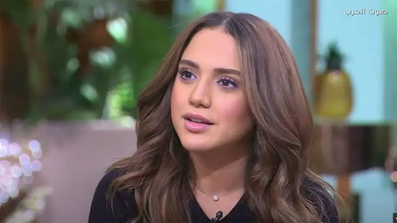 رنا رئيس تتألق بجمالها برفقة زوجها في أحدث إطلالة