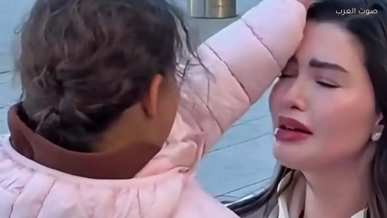 روان بن حسين تظهر مع طفلتها بعد الإفراج عنها من السجن