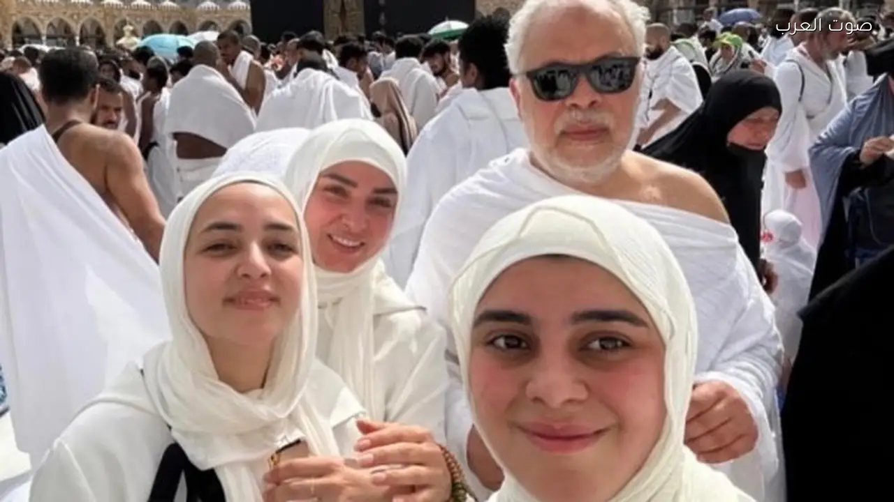 روجينا تنشر صورًا عائلية من العمرة