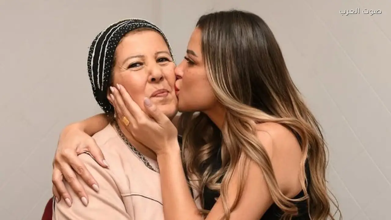 ريم مصطفى تطلب الدعاء لوالدتها الراحلة