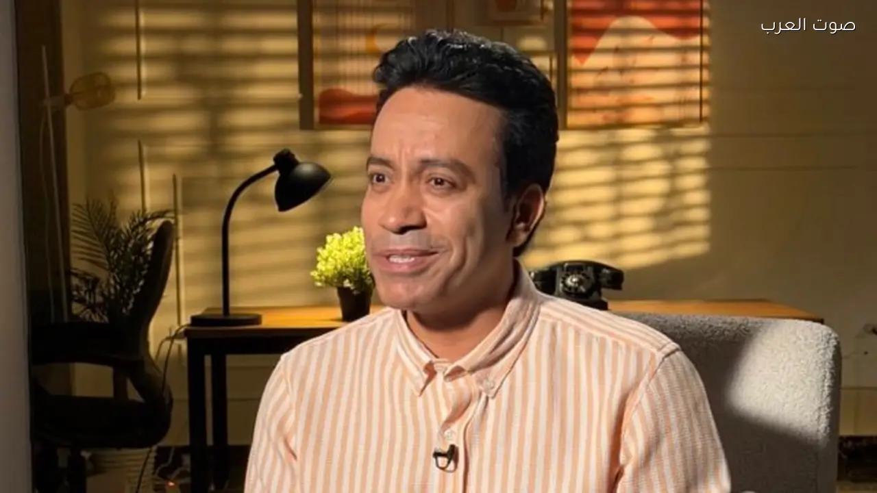 سامح حسين يحتفل بنجاح «قطايف» و«بركة رمضان» في لايف مباشر