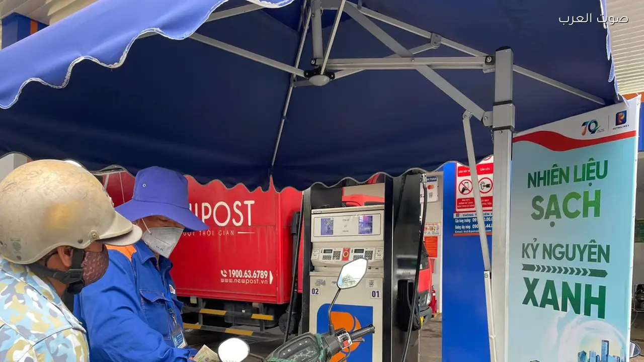 سعر RON95 يبقى ثابتًا عند 25575 VND للتر