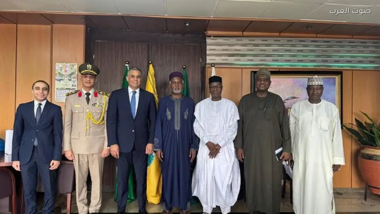 سفير مصر في نيجيريا يناقش تعزيز العلاقات الثنائية مع وزير الخارجية