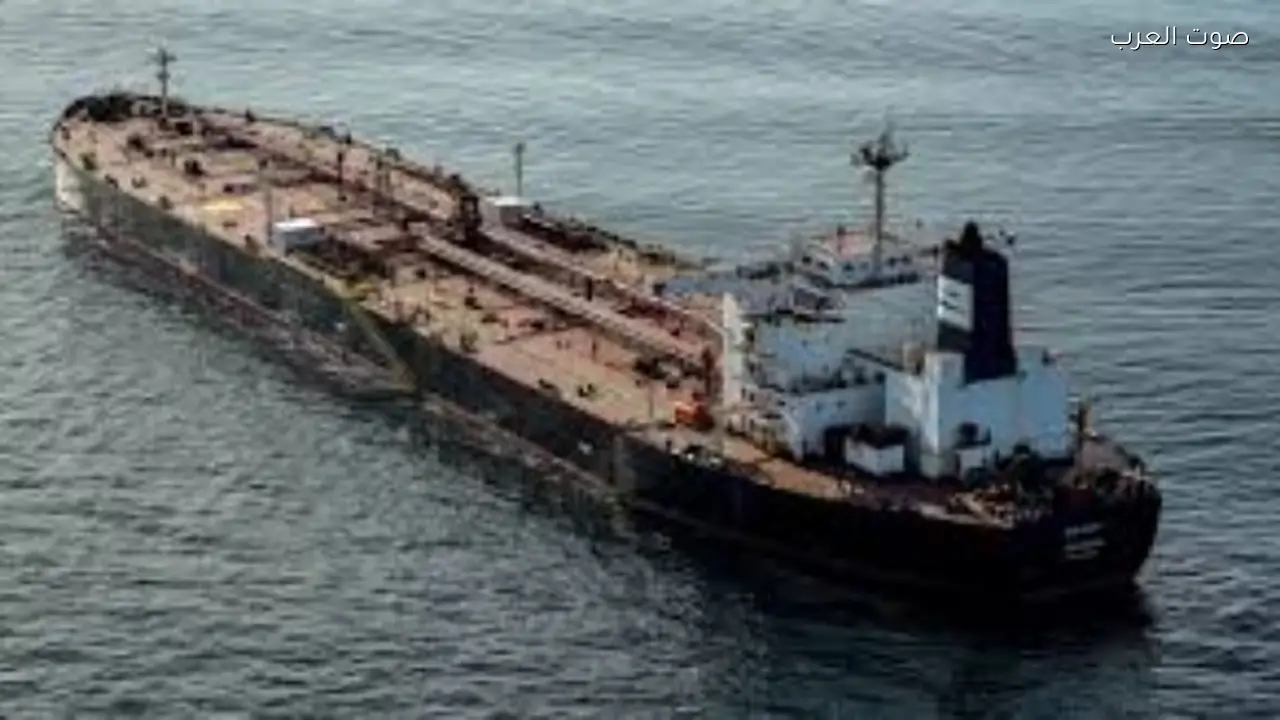 سفينة شحن تايلاندية تجنح في مضيق هرمز بعد هجوم