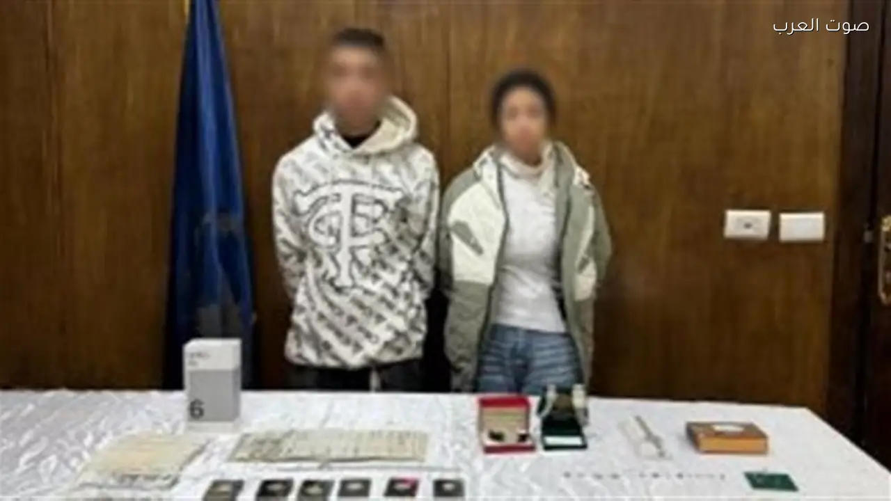 سقوط سيدة وزوجها بعد سرقة ذهب وأموال من شقة في القاهرة