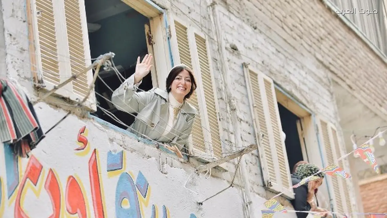 سياح أجانب يشاركون في إفطار المطرية بمصر