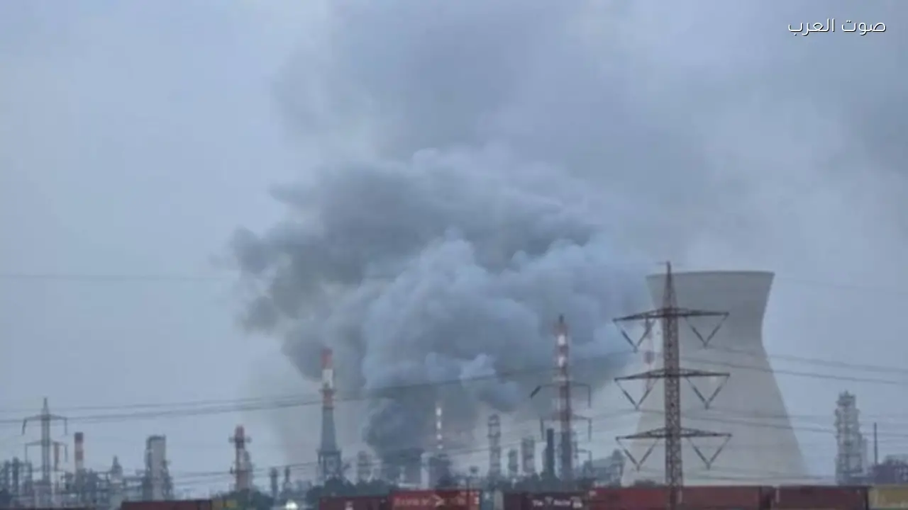 صاروخ إيراني يستهدف مصافي النفط في حيفا