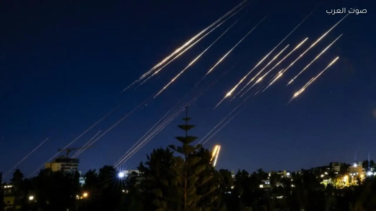 صافرات الإنذار في وسط إسرائيل إثر هجوم صاروخي إيراني جديد