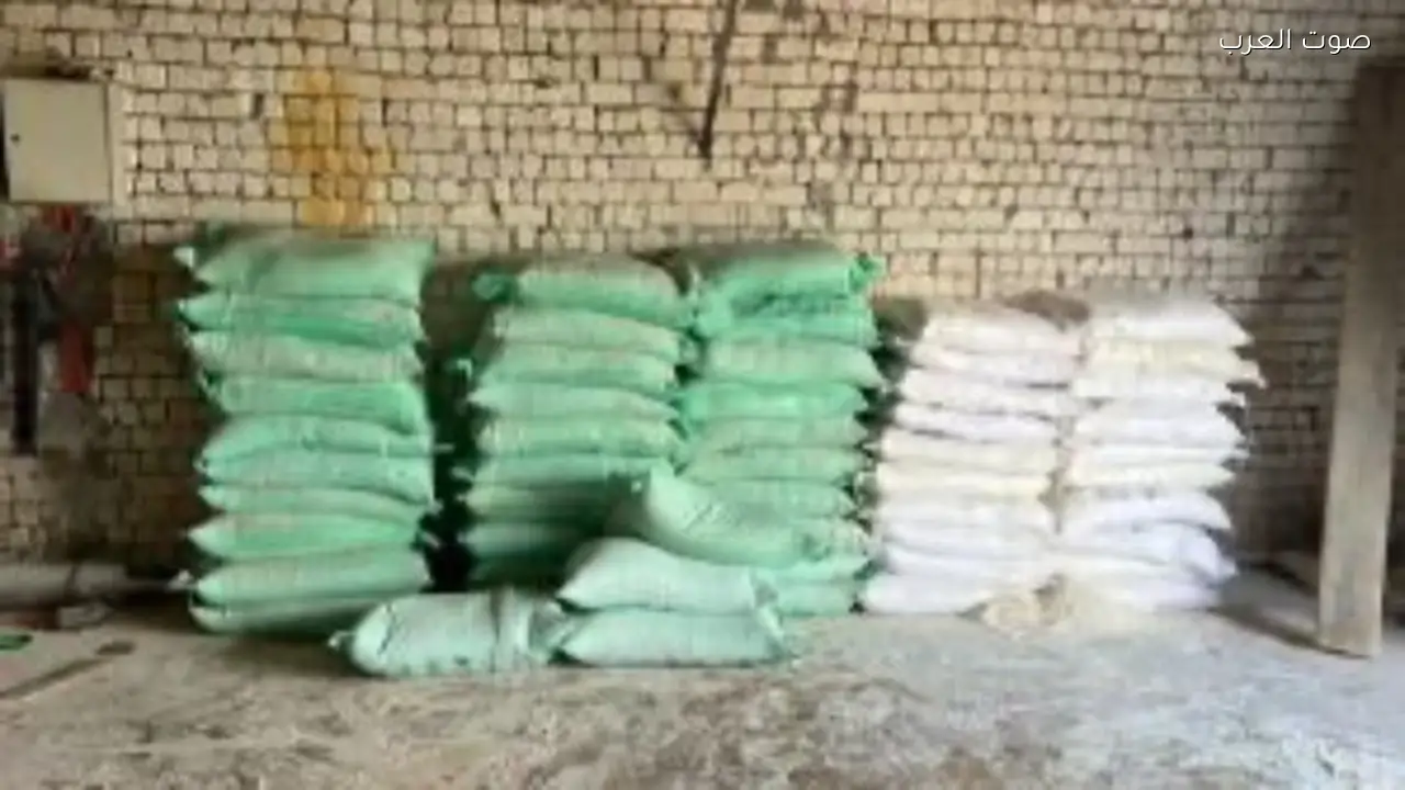 ضبط شخصين بحوزتهما كميات كبيرة من الدقيق المدعم