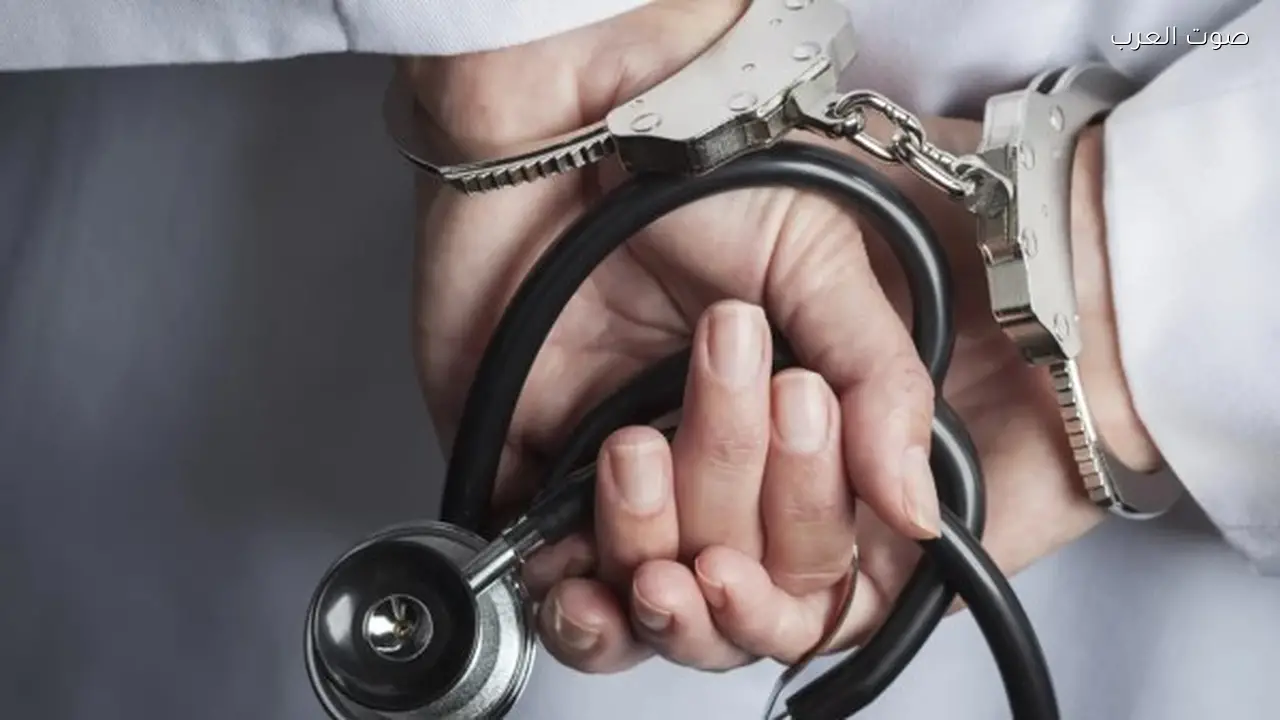 ضبط طبيب بتهمة تحرش بقريبته الطفلة في أكتوبر