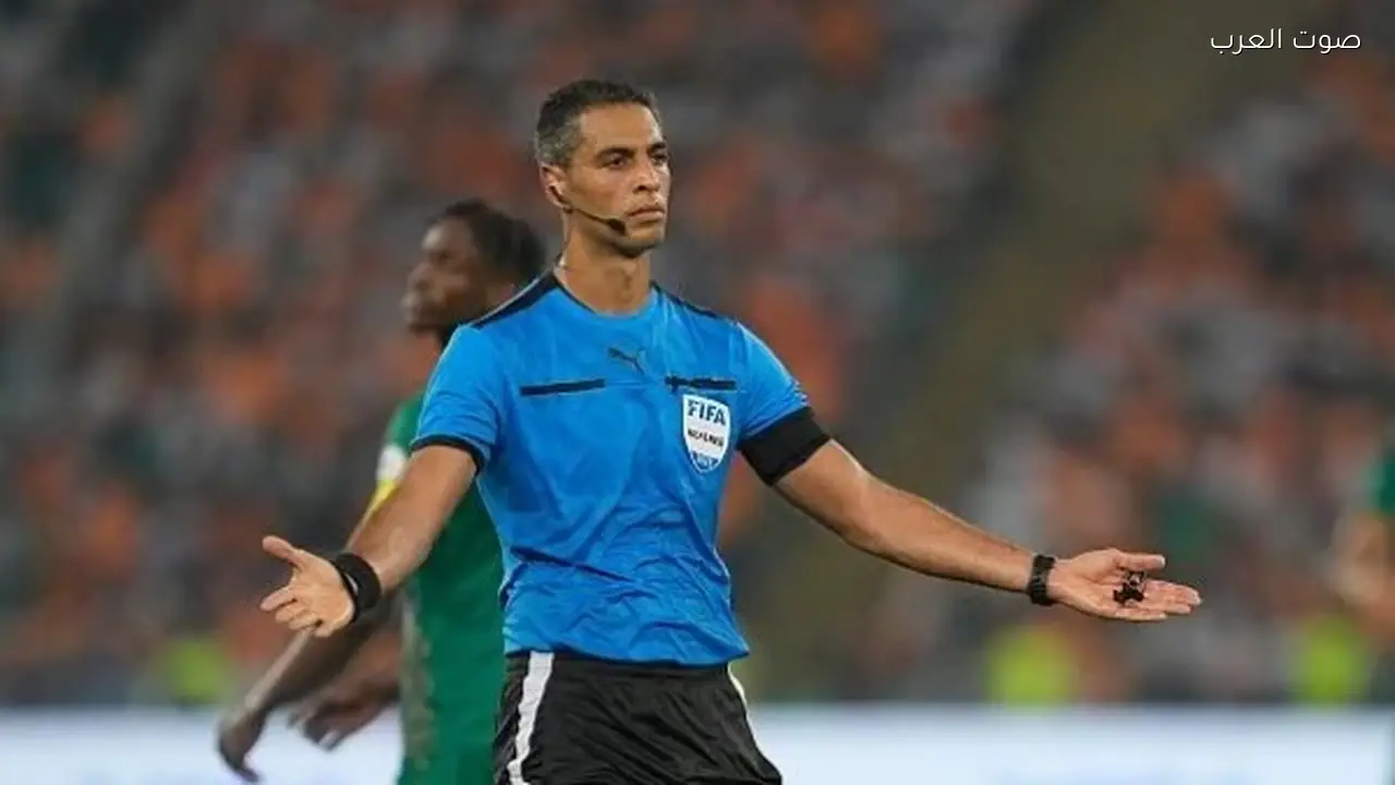 طاقم تحكيم مصري يقود مباراة الهلال والنجمة في دوري روشن