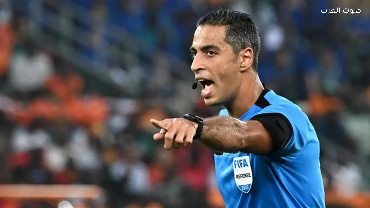 طاقم حكام مصري بقيادة أمين عمر يغادر الرياض لإدارة مباراة الهلال والنجمة بالدوري السعودي