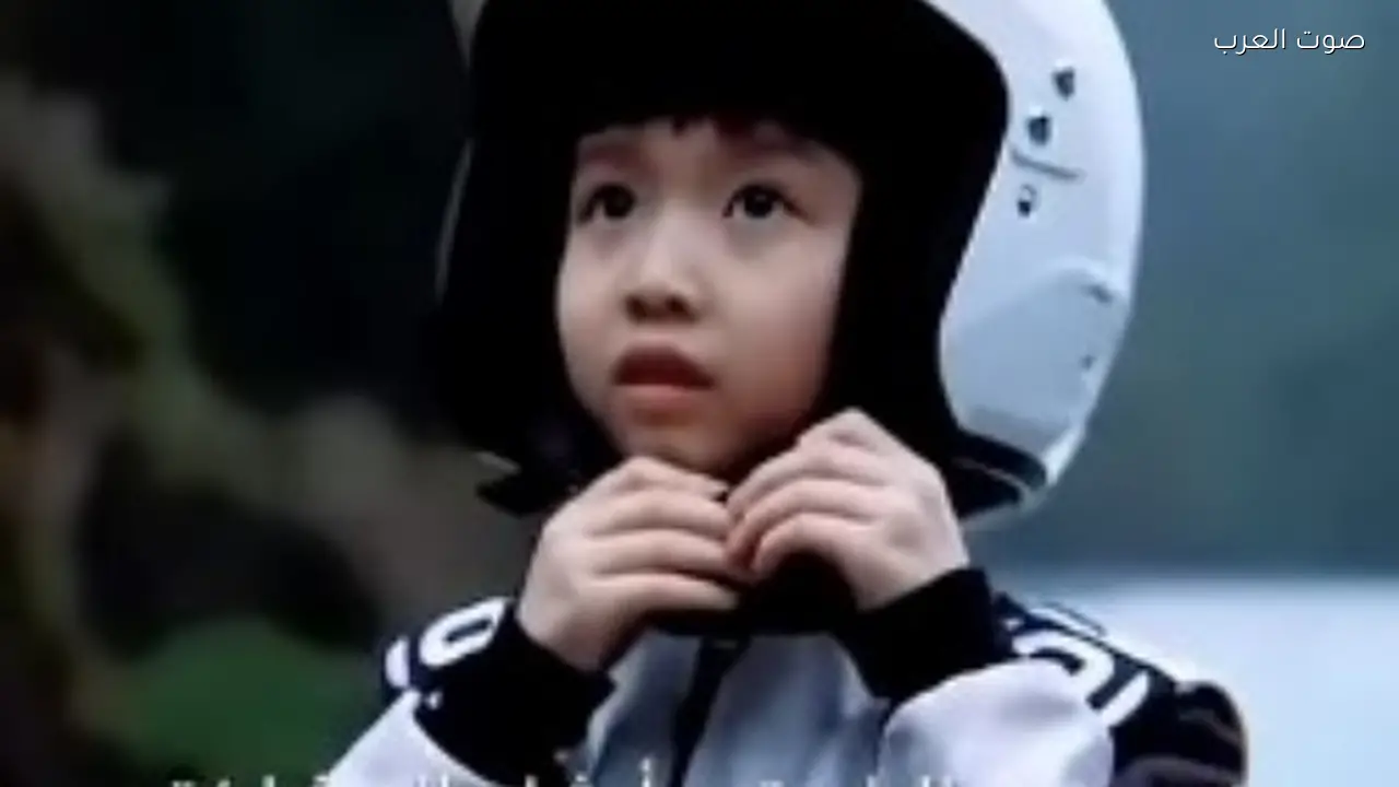 طفل صيني يدخل عالم السيارات والسرعة في سن مبكرة